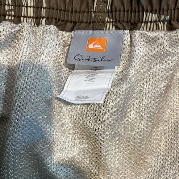 Men’s XXL Quicksilver Swim Trunks. Never worn. MJ4 - Picture 3 of 4